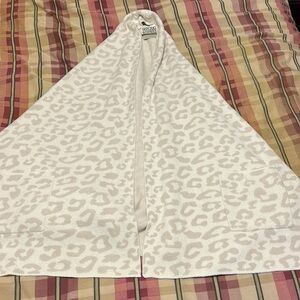 Barefoot dreams cozy chic ultra lite blanket wrap NWT
